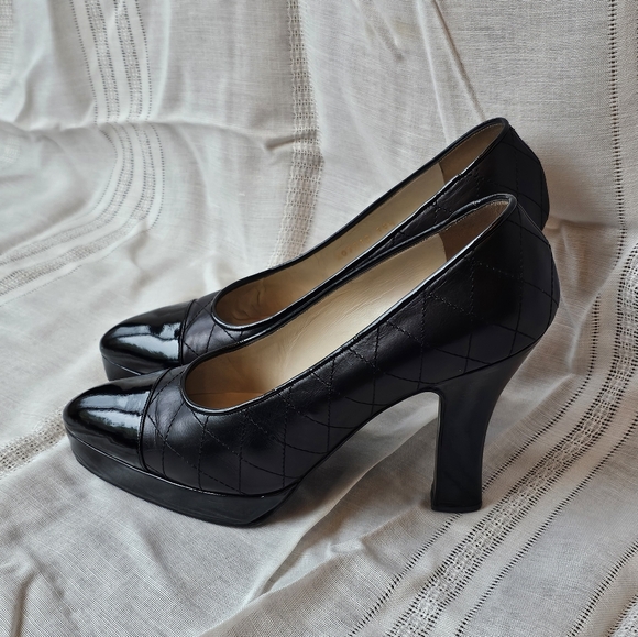 Authentic Vintage Chanel Patent Leather Quilted Pumps Heels Size 39.5 - Picture 4 of 16